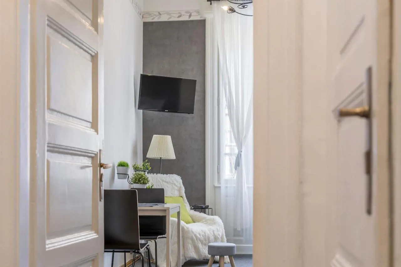 April Studio On The City Center Appartamento Budapest 0*,