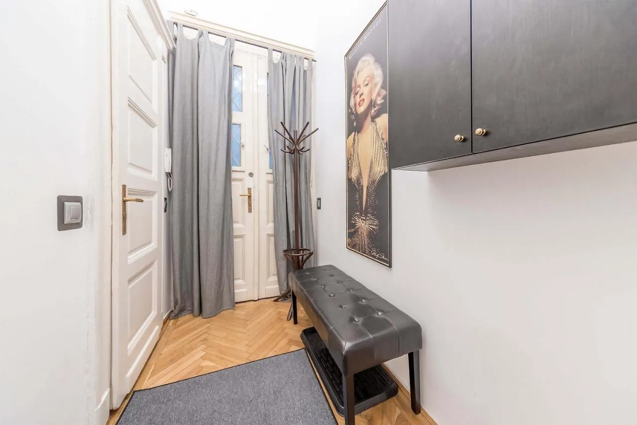 April Studio On The City Center Apartment Budapest