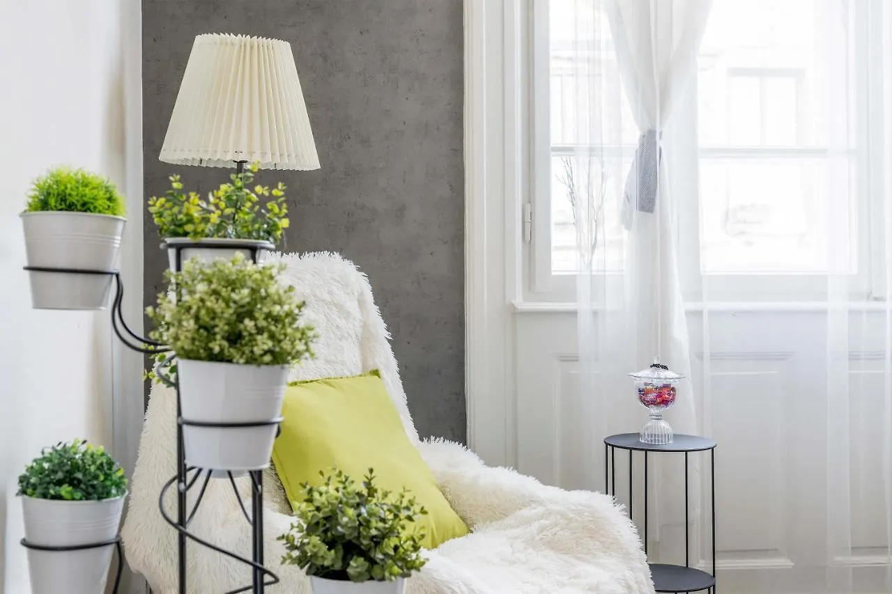April Studio On The City Center Apartment Budapest