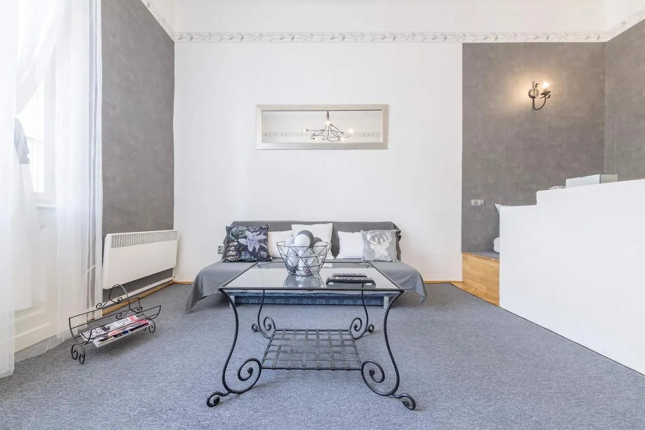 April Studio On The City Center Apartment Budapest