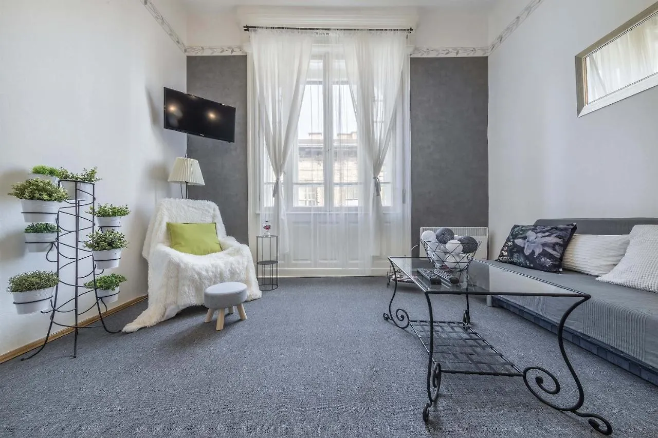 April Studio On The City Center Apartment Budapest