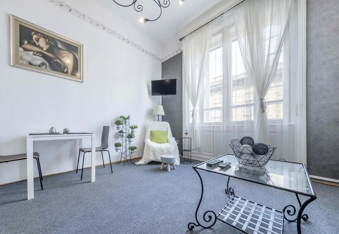 April Studio On The City Center Apartment Budapest Hungary